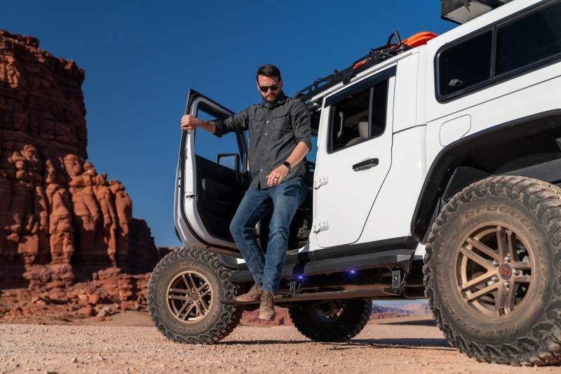 AMP Research 77135-01A