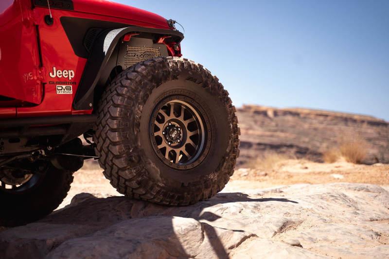 DV8 Offroad INFEND-03FB