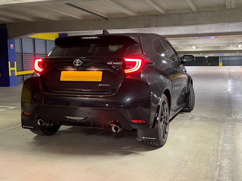 Rally Armor MF74-UR-BLK/WH